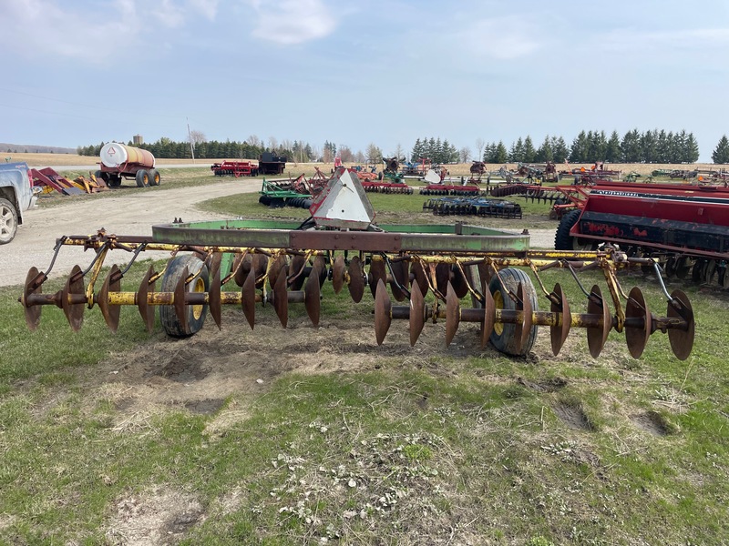 Tillage - Discs  John Deere 210 Disc - 11 Foot Photo